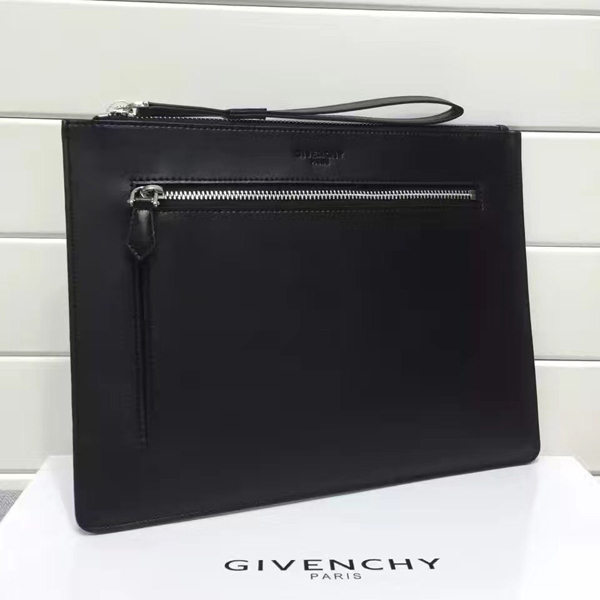 ジバンシィスーパーコピー GIVENCHY エンボスロゴ クラッチバッグ BK こちらの商品は男女兼用です