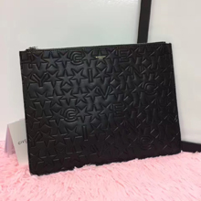 ジバンシィスーパーコピー GIVENCHY クラッチバッグ ゴールドロゴ・スターエンボス カーフ BLACK BK0607 2106 001