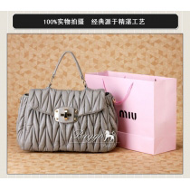 ミュウミュウ スーパーコピーMIUMIU/ミュウミュウ 2012年春夏MATELASSEストラップ付きハンドバッグ RN0666 N88 002