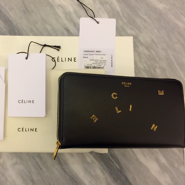 CELINE 長財布 ちりばめられているロゴがとても可愛いですよね セリーヌコピー