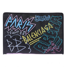 BALENCIAGA クラッチバッグ Bazar Graffiti Clutch in Arena Leather バレンシアガスーパーコピー