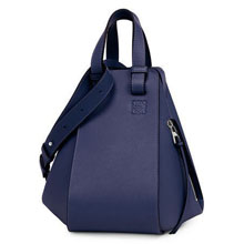 LOEWE 洗礼されたフォルム ハンモックスモールバッグ マリン 387.30NN60ロエベ ト...