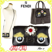 フェンディ  ハンドバッグ コピー  FENDI マイクロバッグ ショルダーストラップ付 8M03547JC レザーのショルダーストラップでクロスボディにも