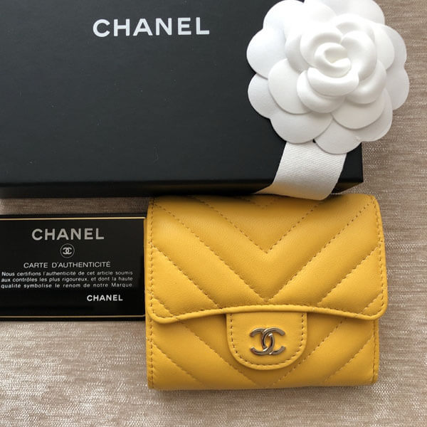 シャネルコピーCHANEL 三つ折り財布 Vステッチ スモールウォレットA81900 Y25539 5B642