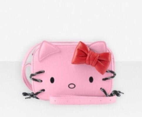 2020年人気新作超限定 バレンシアガコピー【BALENCIAGA&Hello Kittyコラボ】Camera Bag XS