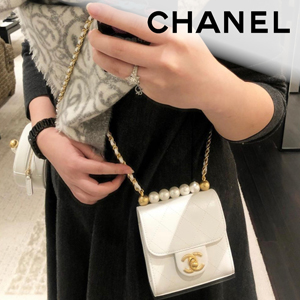 2020最新で争奪戦 CCターンロックが可愛い☆CHANEL シャネル偽物☆パール付きチェーンクラッチ