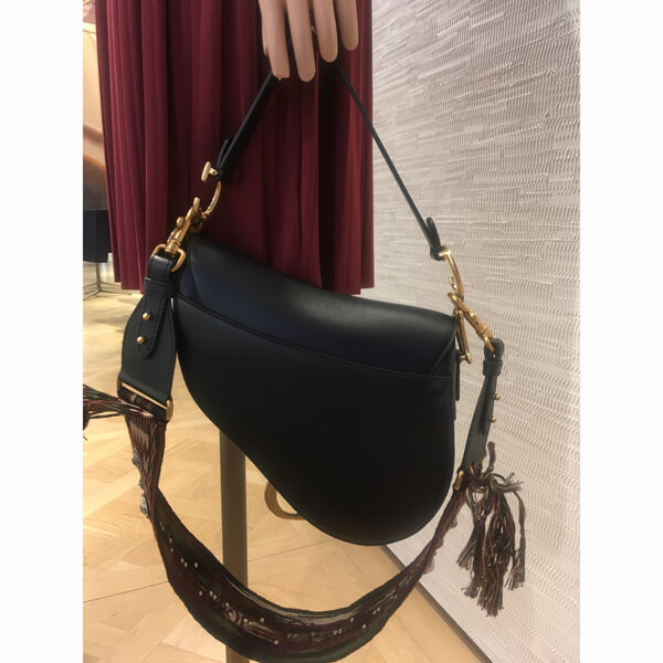 【Dior】新作 カーフスキン “SADDLE” バッグ (Black) M0446CWGH_M900