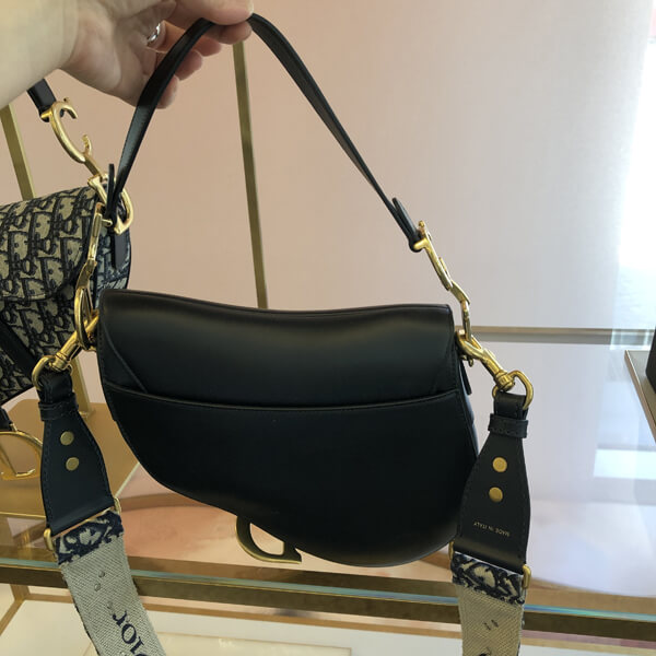 【Dior】新作 カーフスキン “SADDLE” バッグ (Black) M0446CWGH_M900