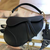 【Dior】新作 カーフスキン “SADDLE” バッグ (Black) M0446CWGH_M900