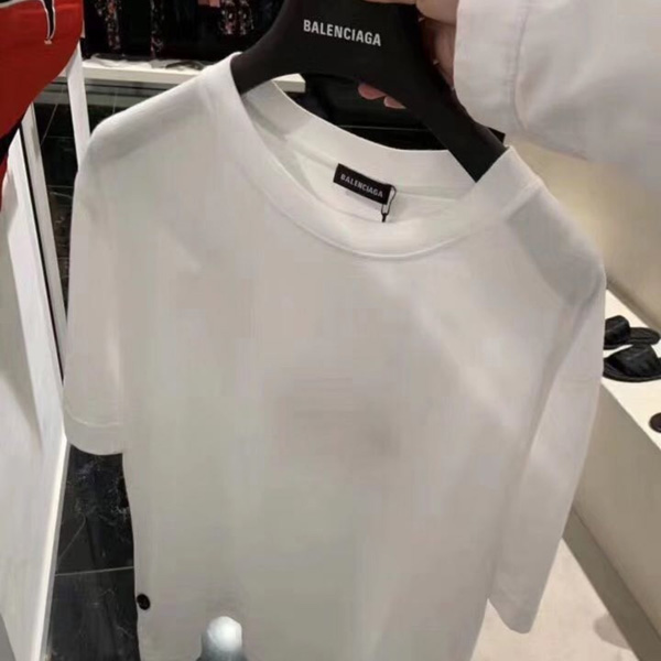 バレンシアガ tシャツ コピー 【BALENCIAGA】すぐ届く バックプリントが ポイント白黒 WH9000