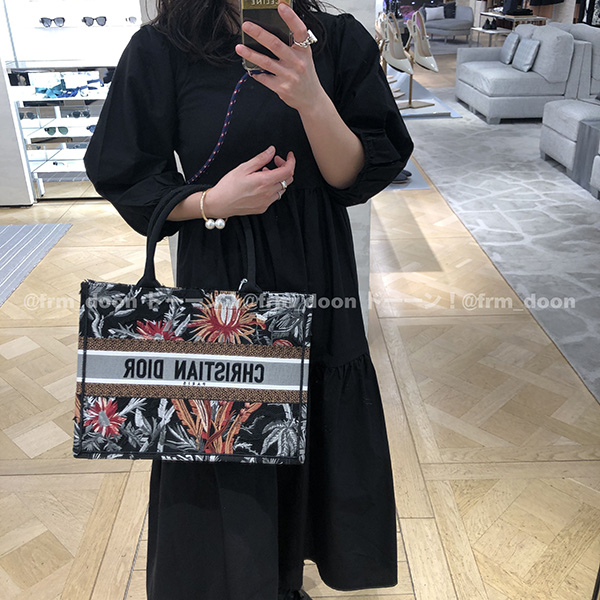 Dior ブックトート コピー 2020SS新作 DIOR BOOK TOTE S フラワー ブラック M1296ZWFC M911