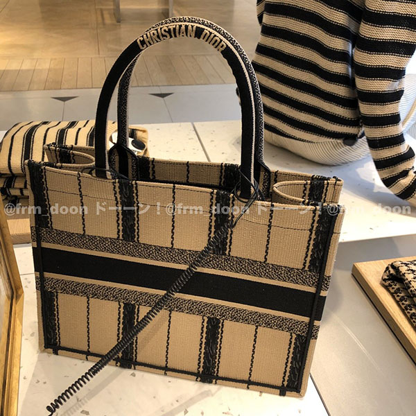 【Dior】レプリカ 2020SS新作 “DIOR BOOK TOTE” スモール/ ストライプ M1296ZRLD_M976