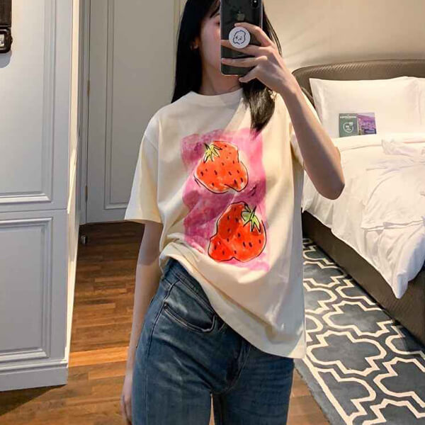 GUCCI Tシャツ グッチ いちご コピー 大人コーデ ストロベリーオーバーサイズ ファッショントレンド时尚潮流539081 XJA2J 7136