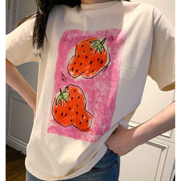 GUCCI Tシャツ グッチ いちご コピー 大人コーデ ストロベリーオーバーサイズ ファッショントレンド时尚潮流539081 XJA2J 7136