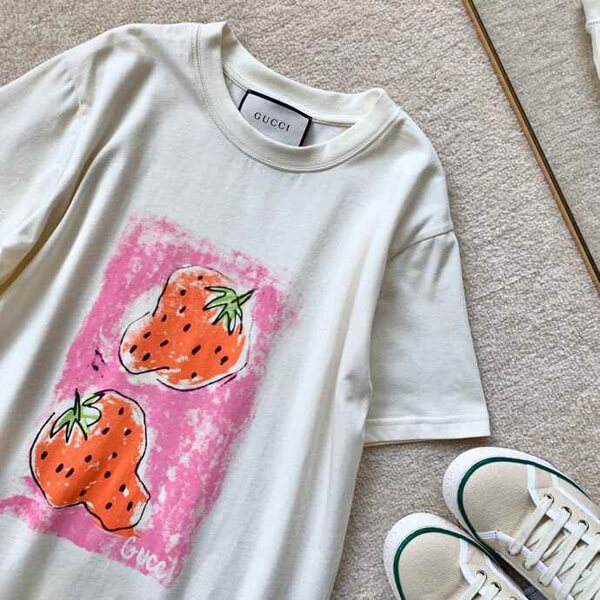 GUCCI Tシャツ グッチ いちご コピー 大人コーデ ストロベリーオーバーサイズ ファッショントレンド时尚潮流539081 XJA2J 7136