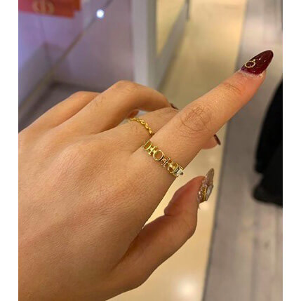 Dior リング  偽物 Dio(r)evolution”ギフトにも♪DIORロゴ*リング＊Gold  ◆Dior(ディオール)◆ DIO(R)EVOLUTION RING202001