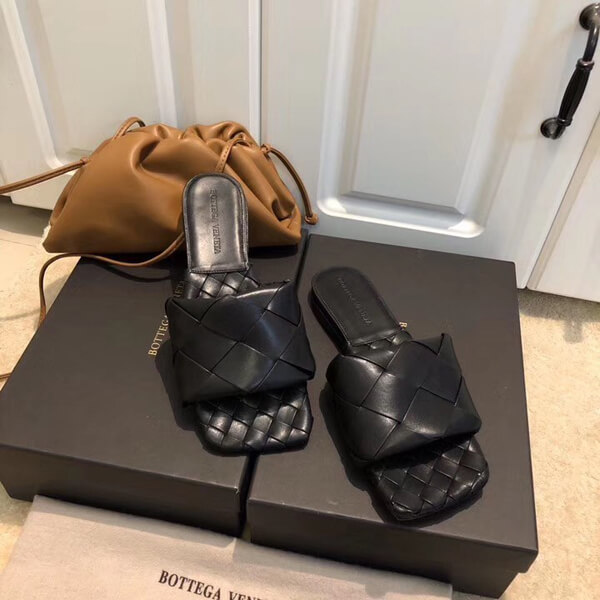 Bottega Veneta BV ボッテガヴェネタ フラットサンダル 偽物 リド レ 編み込み フラットサンダルザー