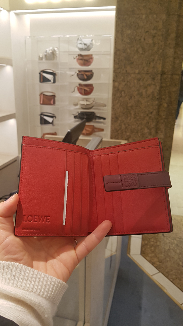 LOEWE ロエベ ミニ財布 偽物 コンパクト ジップ ウォレット COMPACT ZIP WALLET 124.12.Z44