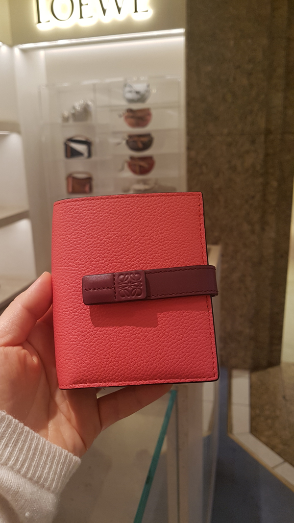 LOEWE ロエベ ミニ財布 偽物 コンパクト ジップ ウォレット COMPACT ZIP WALLET 124.12.Z44