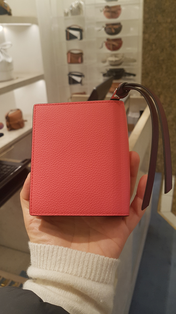 LOEWE ロエベ ミニ財布 偽物 コンパクト ジップ ウォレット COMPACT ZIP WALLET 124.12.Z44