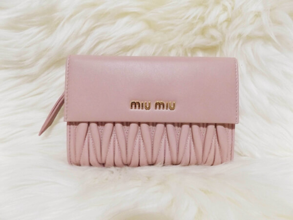 2020新作大人気miumiu 財布 コピーミュウミュウ 折りたたみ財布 マテラッセ 5ML225 N88 F061500