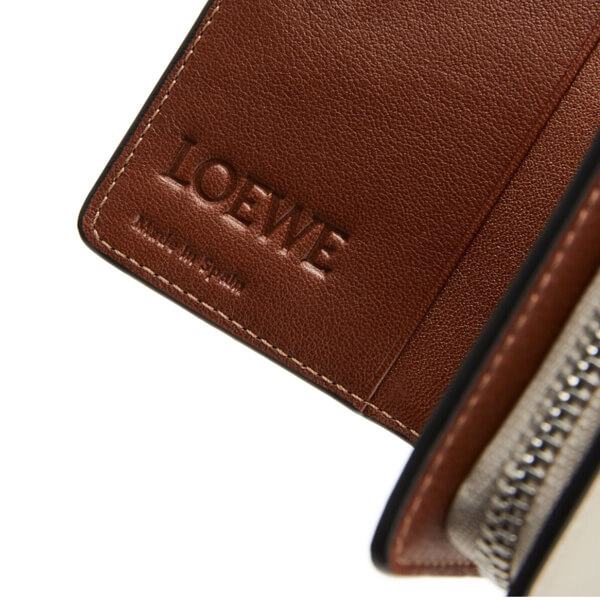 【人気で入手困難３色】LOEWE ロエベ  偽物 財布 ミニモノグラムコンパクトウォレット 103.54.Z41