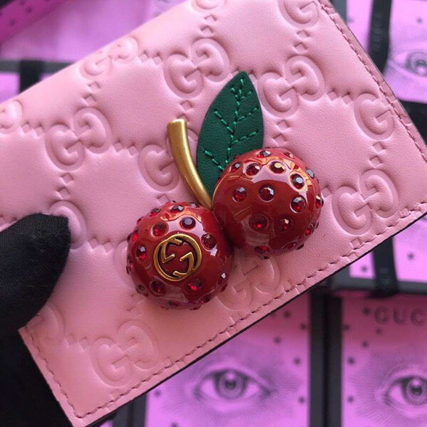 グッチ さくらんぼ 財布 偽物 チェリー GUCCI ミニ財布いちご シグネチャー カードケース