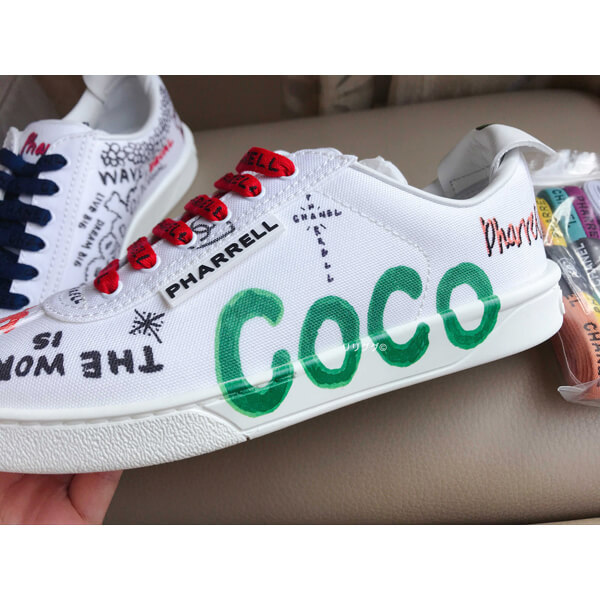 シャネル スニーカー 偽物 ファレル Pharrell CHANEL 激レアスニーカー