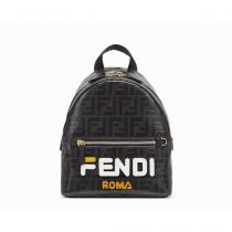 フェンディ コピー リック FENDI MANIA ロゴ FF ファブ ミニ バックパック ブラック ホワイトアップリケ 8BZ036A5N7F0CFM