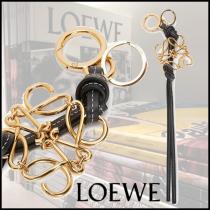 LOEWE ロエベ 偽物＊メタリック アナグラム バッグチャーム ゴールド ファッショントレンド112.19.042