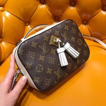 Louis vuitton ルイヴィトンスーパーコピー サントンジュ モノグラム フリンジ M4...