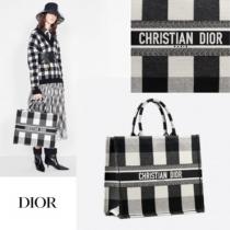 ディオール ブックトート 偽物 エンブロイダリーキャンバス Dior トートバッグ M1286Z...