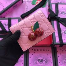 グッチ さくらんぼ 財布 偽物 チェリー GUCCI ミニ財布いちご シグネチャー カードケース