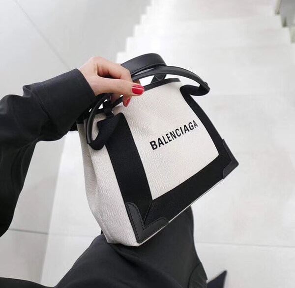 2020最新BALENCIAGA スーパーコピー ネイビー カバ XS 2WAYバッグ NATURAL / BLACK (52013965)