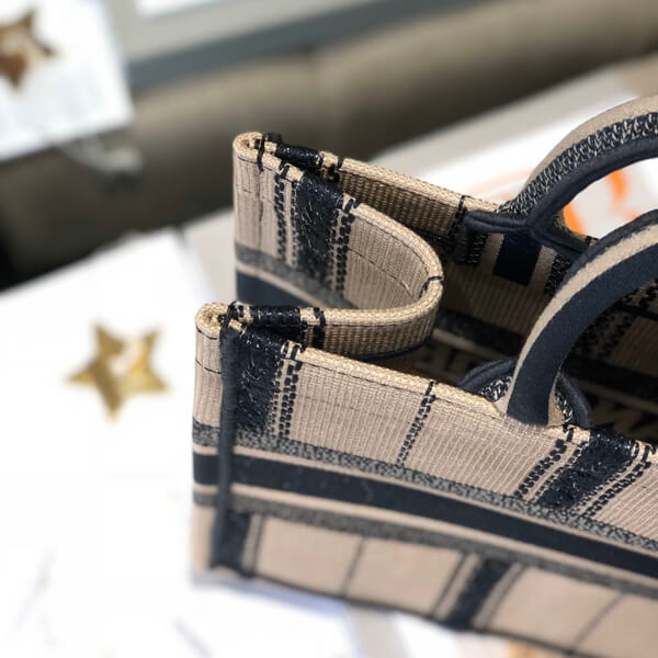 【Dior】レプリカ 2020SS新作 “DIOR BOOK TOTE” スモール/ ストライプ M1296ZRLD_M976