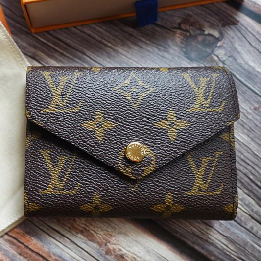 ルイヴィトン ミニ財布 偽物 モノグラム ヴィクトリーヌ ウォレット Vuitton VICTORINE M62472