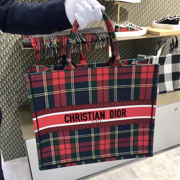 ディオール ブックトート コピー Dior ブックトートラージ 伊勢丹新宿限定コレクション 大きめ