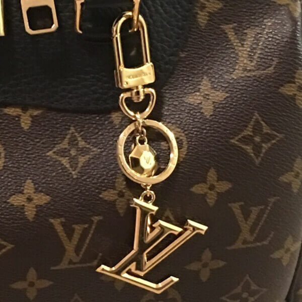 ギフト最適です ルイヴィトン キーホルダー コピー Vuitton ポルト クレ･LV ファセット チャーム M65216 すぐ届く