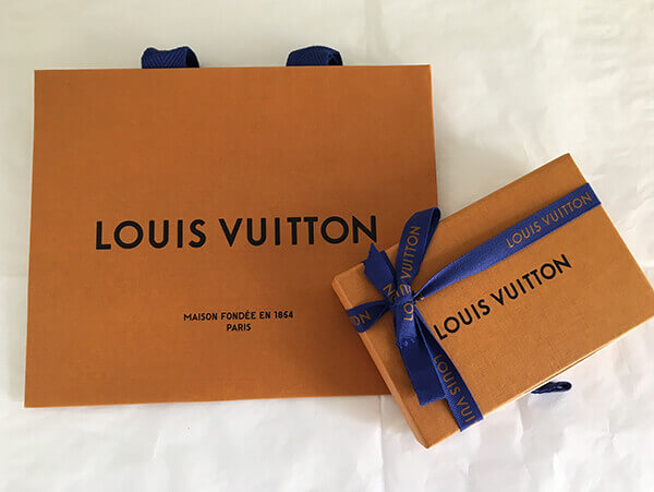 ギフト最適です ルイヴィトン キーホルダー コピー Vuitton ポルト クレ･LV ファセット チャーム M65216 すぐ届く