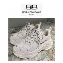 バレンシアガ トリプルs スーパーコピー BALENCIAGA ロゴいっぱいトリプルS