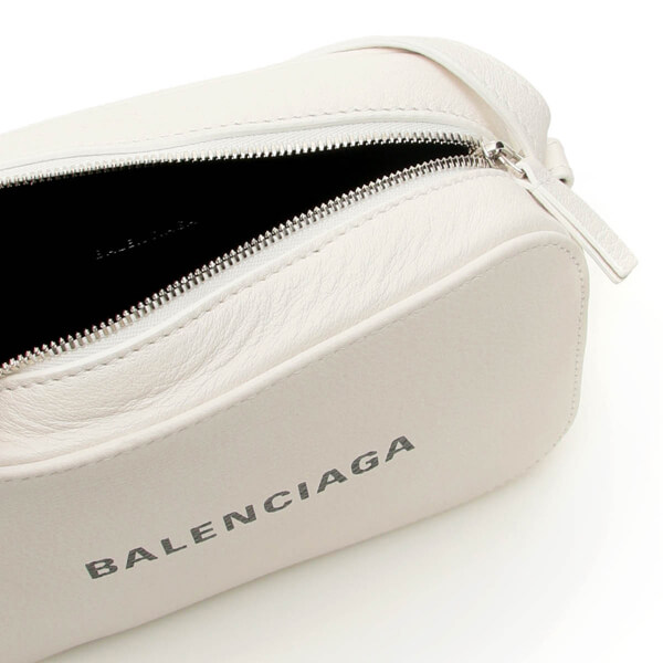 バレンシアガ ショルダーバッグ 偽物  Balenciaga エブリデイ カメラバッグ XS