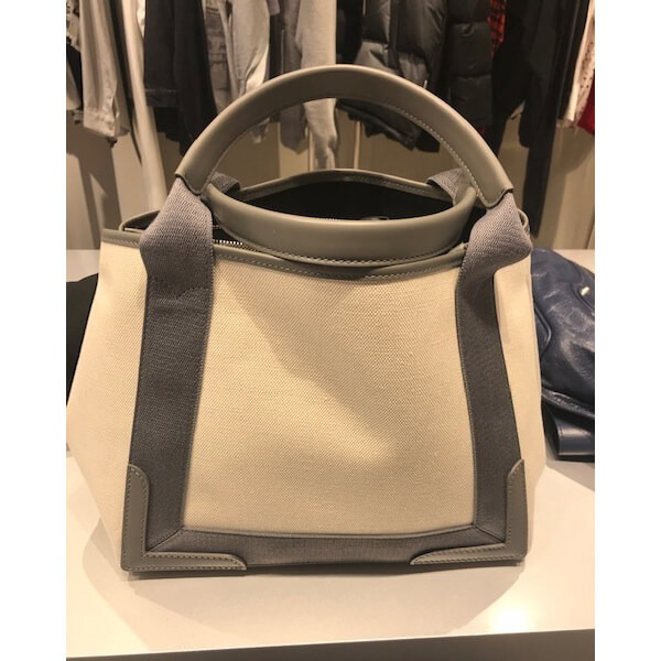 バレンシアガ トート 偽物 ロゴ BALENCIAGA セールで嬉しい入荷 ポーチ付きGreyCABAS/S