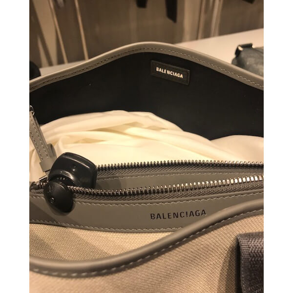 バレンシアガ トート 偽物 ロゴ BALENCIAGA セールで嬉しい入荷 ポーチ付きGreyCABAS/S