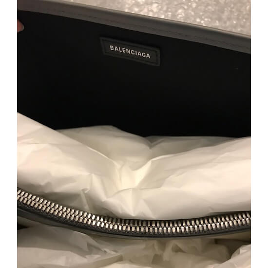 バレンシアガ トート 偽物 ロゴ BALENCIAGA セールで嬉しい入荷 ポーチ付きGreyCABAS/S