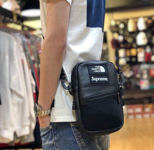  シュプリーム  ボディバッグ 偽物   Supreme The North Face Leather Shoulder Bag