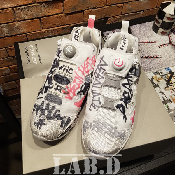 ヴェトモン ポンプフューリー 偽物 スニーカー VETEMENTS // X REEBOK INSTAPUMP GRAFFITI FURY