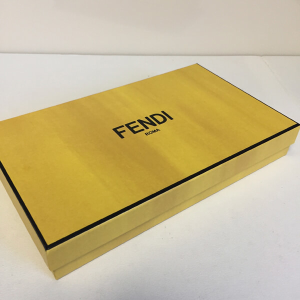 FENDI ツイストロックがお洒落なピーカブーコンチネンタルWallet