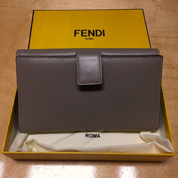 FENDI ツイストロックがお洒落なピーカブーコンチネンタルWallet