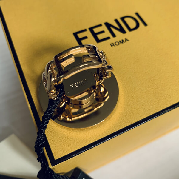 フェンディ アイフォンケース 偽物 FENDI バンカーリング バゲット スマホケースリング ゴールド FFロゴ入り