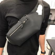 バレンシアガ ボディバッグ 偽物 アウトレット BALENCIAGA☆レザーボディーバッグ433...